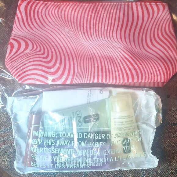 Clinique 6-PC Minis with Clinique Bag - Picture 4 of 6